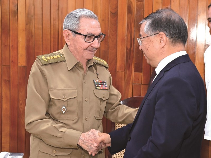 Raúl Castro Ruz y Li Shulei