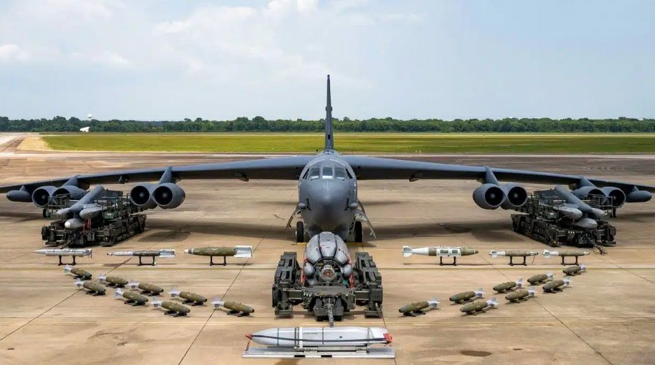 Llegan a Oriente Medio aviones bombarderos B-52 enviados por Estados Unidos.