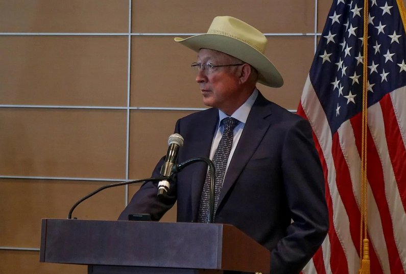 Embajador de Estados Unidos Ken Salazar