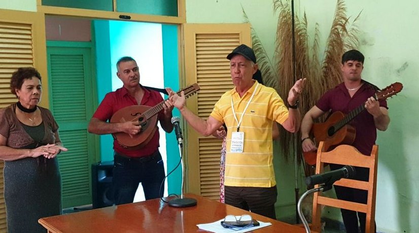 Pineros de Corazón homenajeó a Enrique González, defensor de la música camopesina en Isla de la Juventud