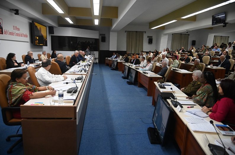 El Presidente cubano insistió en que sí podemos superar este momento, pero hay que superarlo trabajando