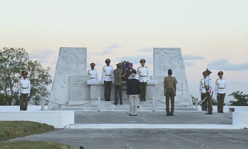 Tributo a los héroes y mártires