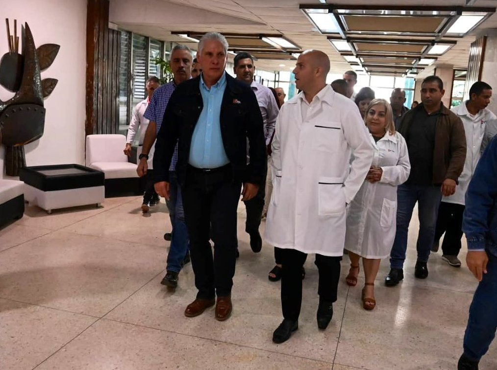 Presidente cubano recorre el hospital provincial Abel Santa María