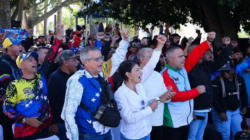 Pueblo revolucionario de Venezuela se juramenta para defender soberanía y al presidente Maduro