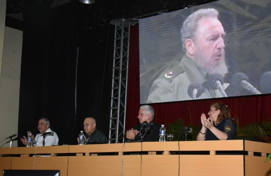 Asiste Díaz-Canel a clausura de Taller sobre trabajo político