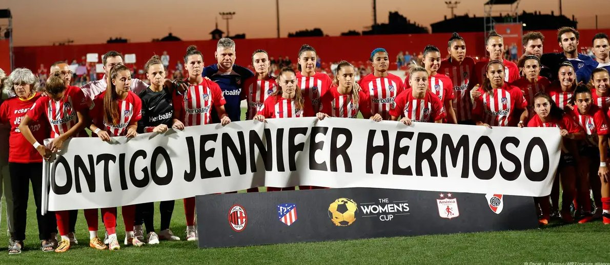 Jugadoras del Atlético de Madrid, en apoyo a Jenni Hermoso, destacada jugadora que, con este caso, se convirtió en símbolo contra el sexismo en el fútbol español