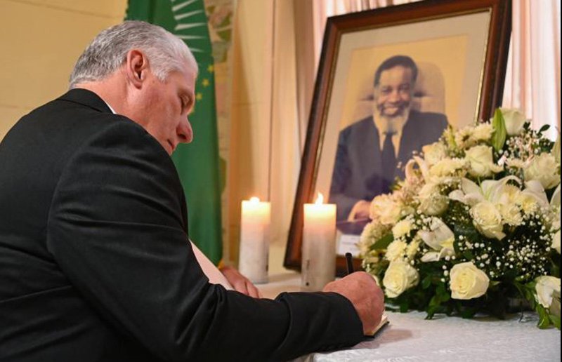 Díaz Canel rinde homenaje a Sam NUjoma