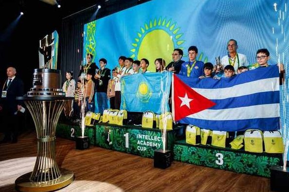 Cubanos bronce en Rusia