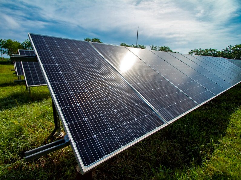 Parques solares:  gran batalla por reducir  déficit de electricidad