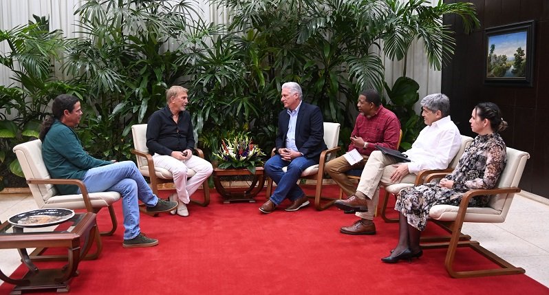 Miguel Díaz-Canel Bermúdez y Kevin Costner