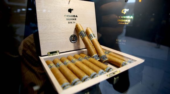 La Salud Pública cubana: destino de los fondos de la subasta de Habanos