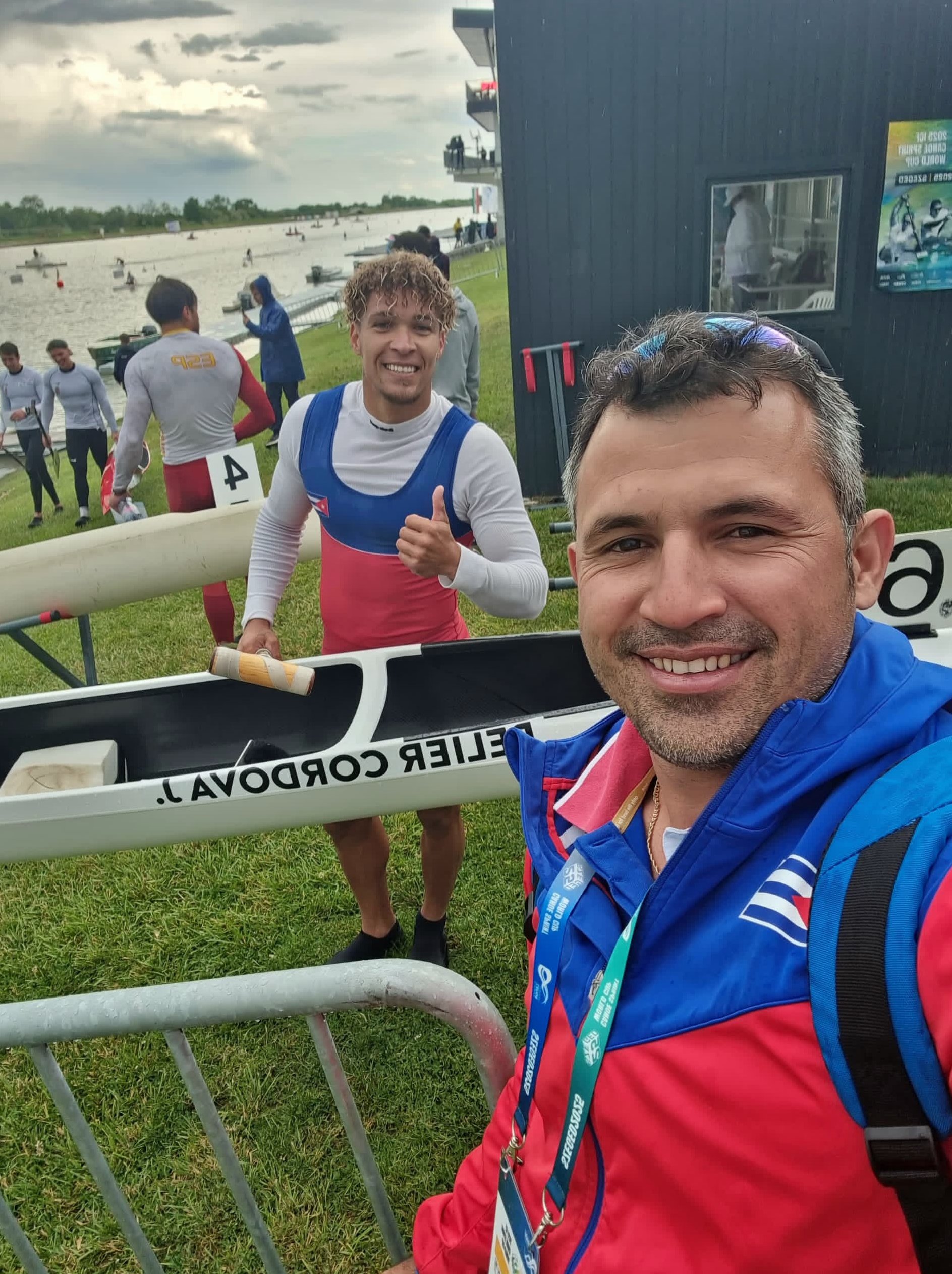 Serguey Torres —delante—guio a José Ramón Pelier a dos podios en menos de diez días