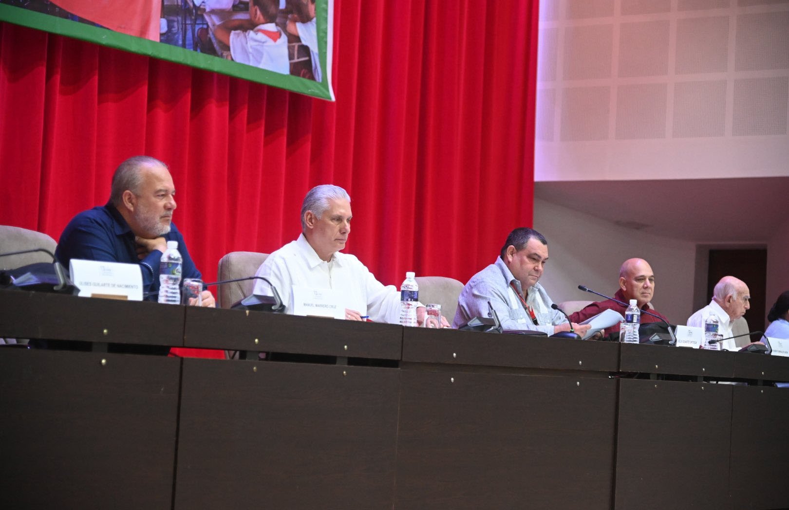 Presidente de Cuba participa en clausura del Congreso de la ANAP