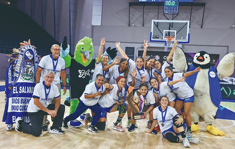 Las cubanas Romero y Galindo (ambas en el centro) fueron cruciales en el título de su club.