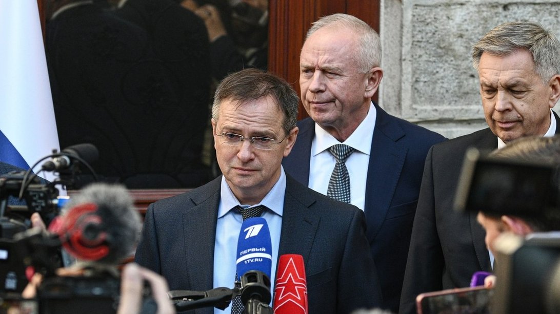 Vladímir Medinski, el asistente del presidente ruso que encabeza la delegación de Moscú