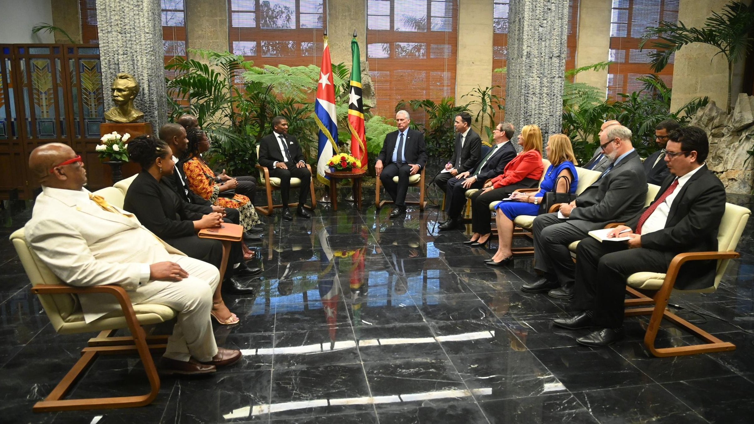 Primer Ministro de San Cristóbal y Nieves, Honorable Dr. Terrance Drew