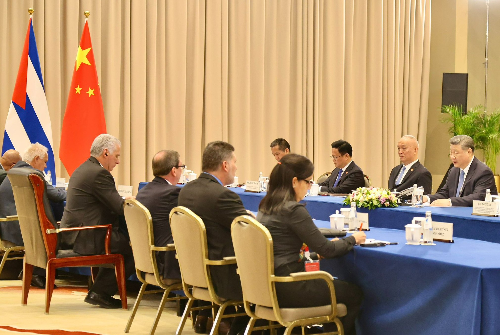 Presidente cubano, Miguel Díaz-Canel se reúne con su homólogo Xi Jinping.