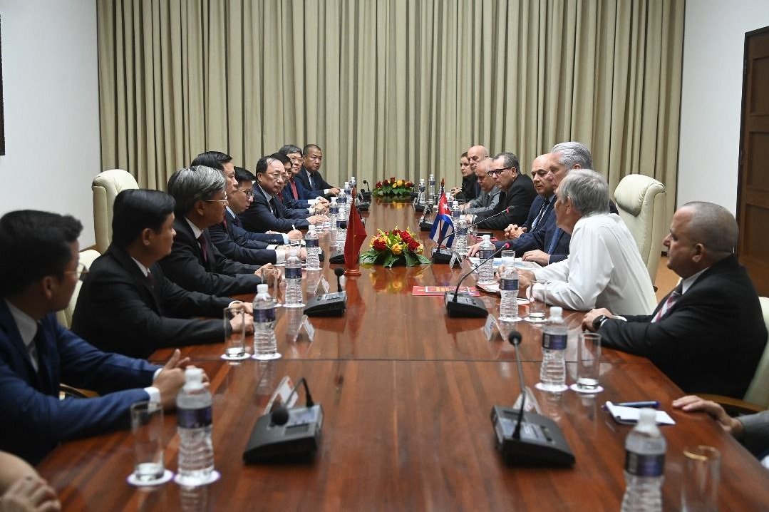 Recibimiento de Miguel Díaz-Canel al miembro del Buró Político del Partido Comunista de Vietnam, Nguyen Xuan Thang