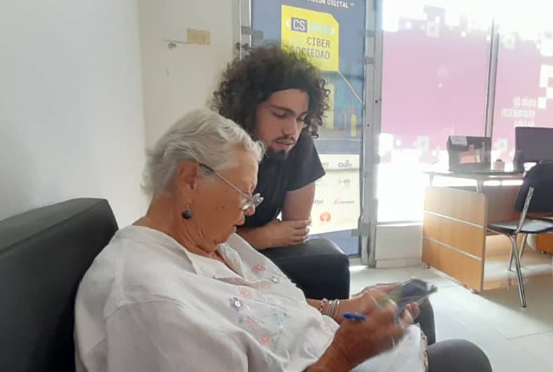 La atención al adulto mayor ha estado entre las prioridades de trabajo de la Unión de Informáticos de Cuba.