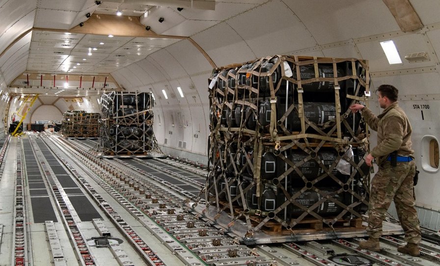 Cargamento de municiones de EE. UU. para Ucrania