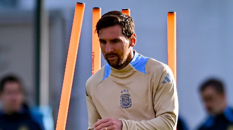 Lionel Messi en los entrenamientos previos al partido de este jueves contra Venezuela, su último por eliminatorias mundialistas en suelo argentino.