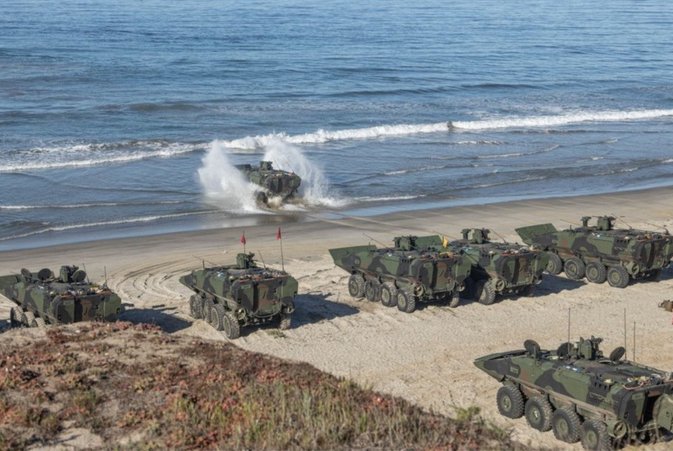 La 22 Unidad Expedicionaria de los Marines realizando simulacros de desembarco anfibio en Puerto Rico este septiembre de 2025. El Secretario de Guerra Pete Hegseth dijo que no era un ejercicio, era una maniobra real contra los enemigos de Estados Unidos.