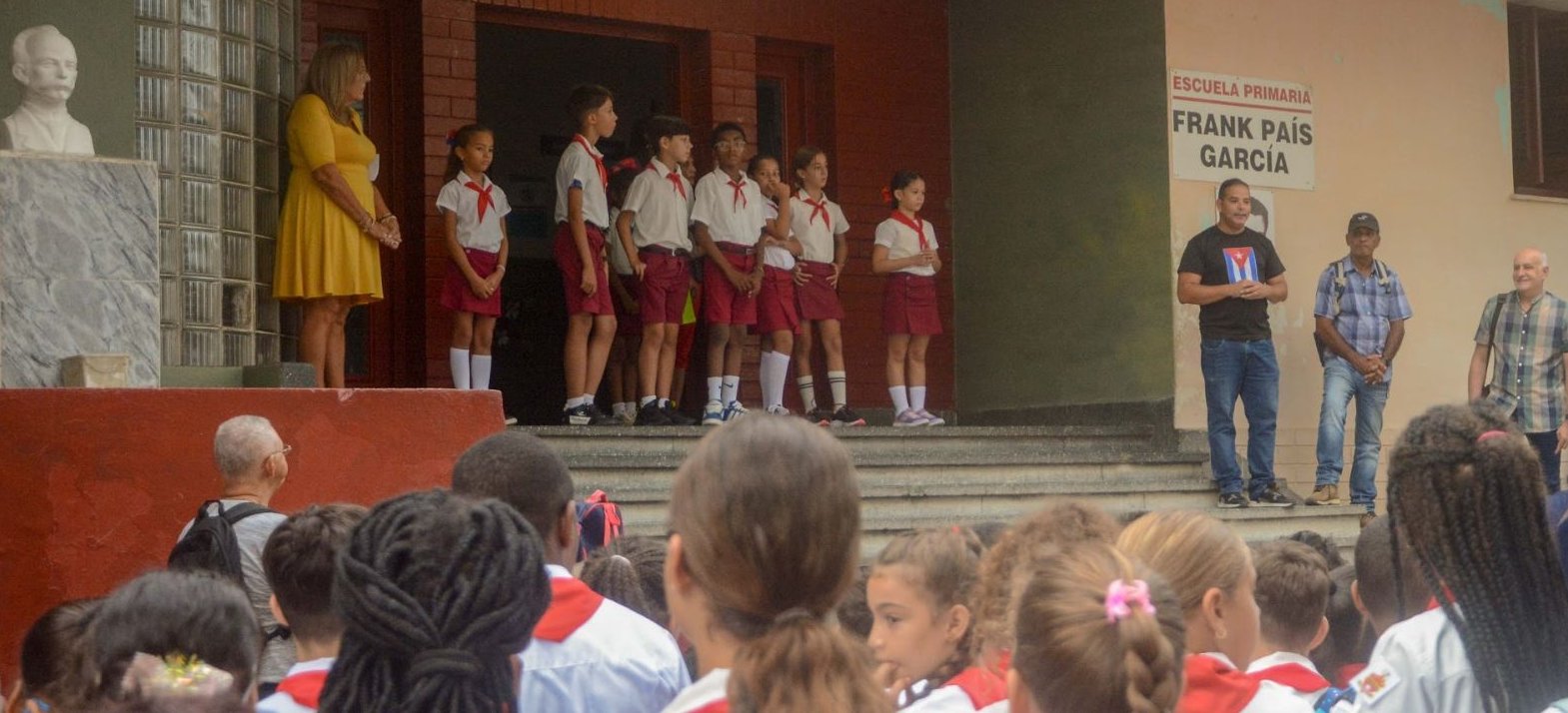 El director de JR, Yoerky Sánchez Cuellar, recordó a los pioneros la impronta de Fidel en la fundación de este rotativo