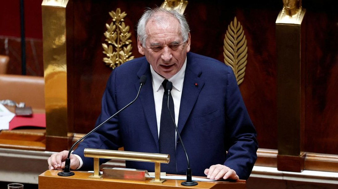 La moción de censura al Primer ministro François Bayrou recibió 364 votos.
