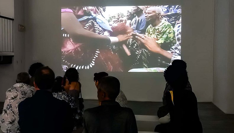 Miradas en espejos: Brasil y Cuba por Pierre Verger sostiene el interés por indagar en el pasado común entre Brasil y Cuba.