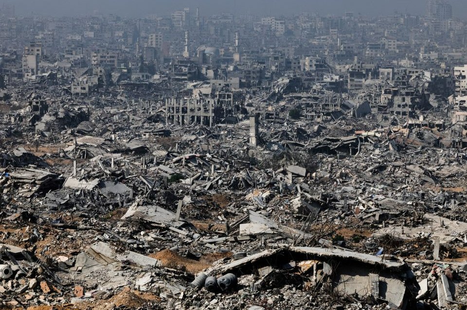 Destrucción en la zona llamada línea amarilla, en el vecindario de Shujaiya, en la ciudad de Gaza, en noviembre de 2025, una de las recientes atrocidades del régimen sionista.