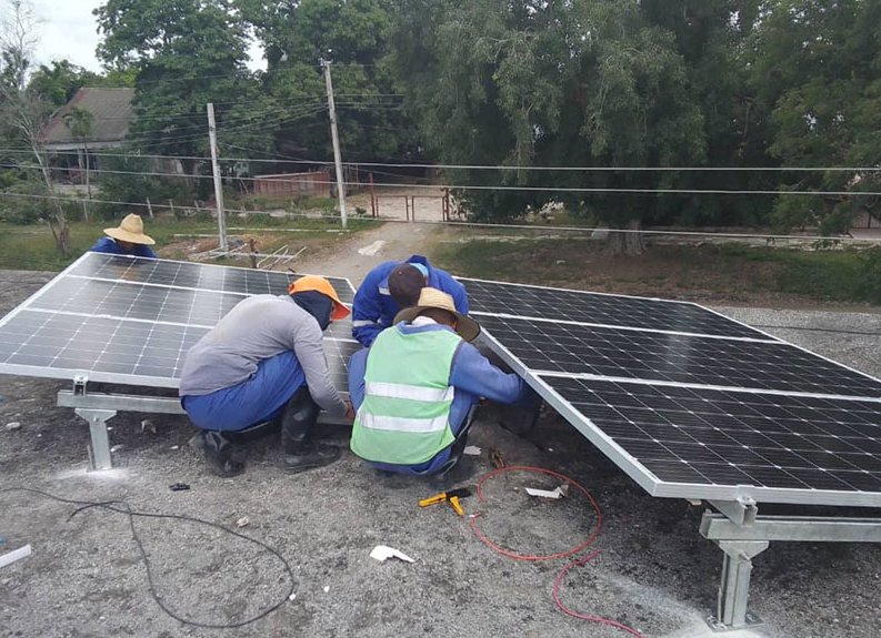 Con la instalación de los Sistemas Fotovoltaicos Autónomos (SFVA), además de cubrir servicios básicos en los centros universitarios, su uso se hace extensivo a las comunidades aledañas a los mismos.