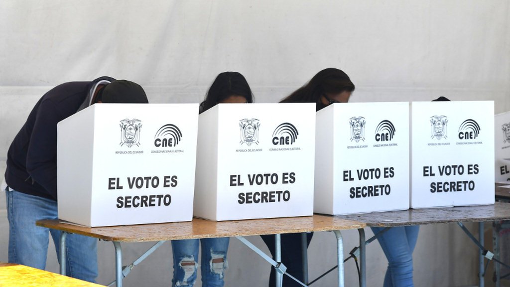 Autoridades de Ecuador violaron silencio electoral