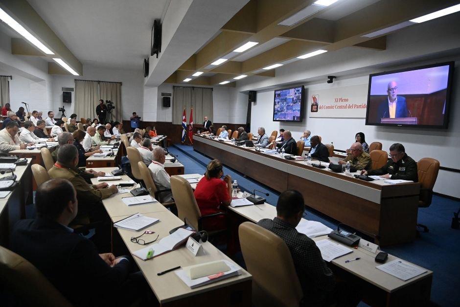 Comenzó el XI Pleno del Comité Central del Partido