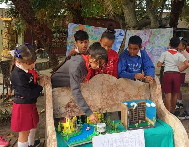 Exposición en Nueva Gerona de los Círculos de Interés: Una Ciudad que Florece.