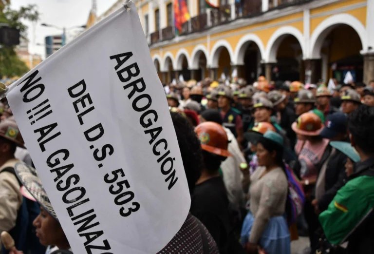 Bolivianos masifican huelga nacional contra eliminación de subsidios