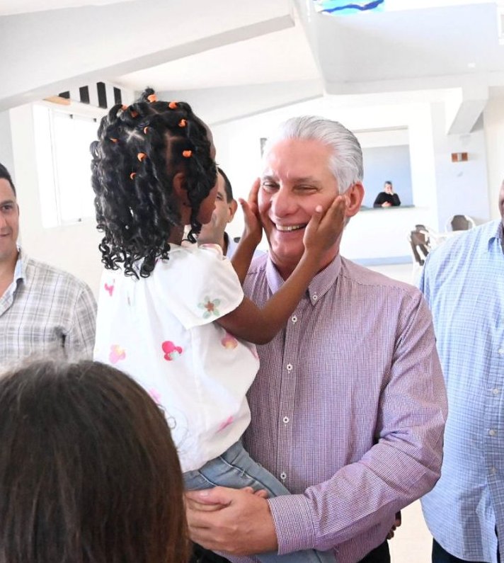 En el Complejo Recreativo Marcelo Salado, Díaz-Canel fue recibido por un grupo de niños