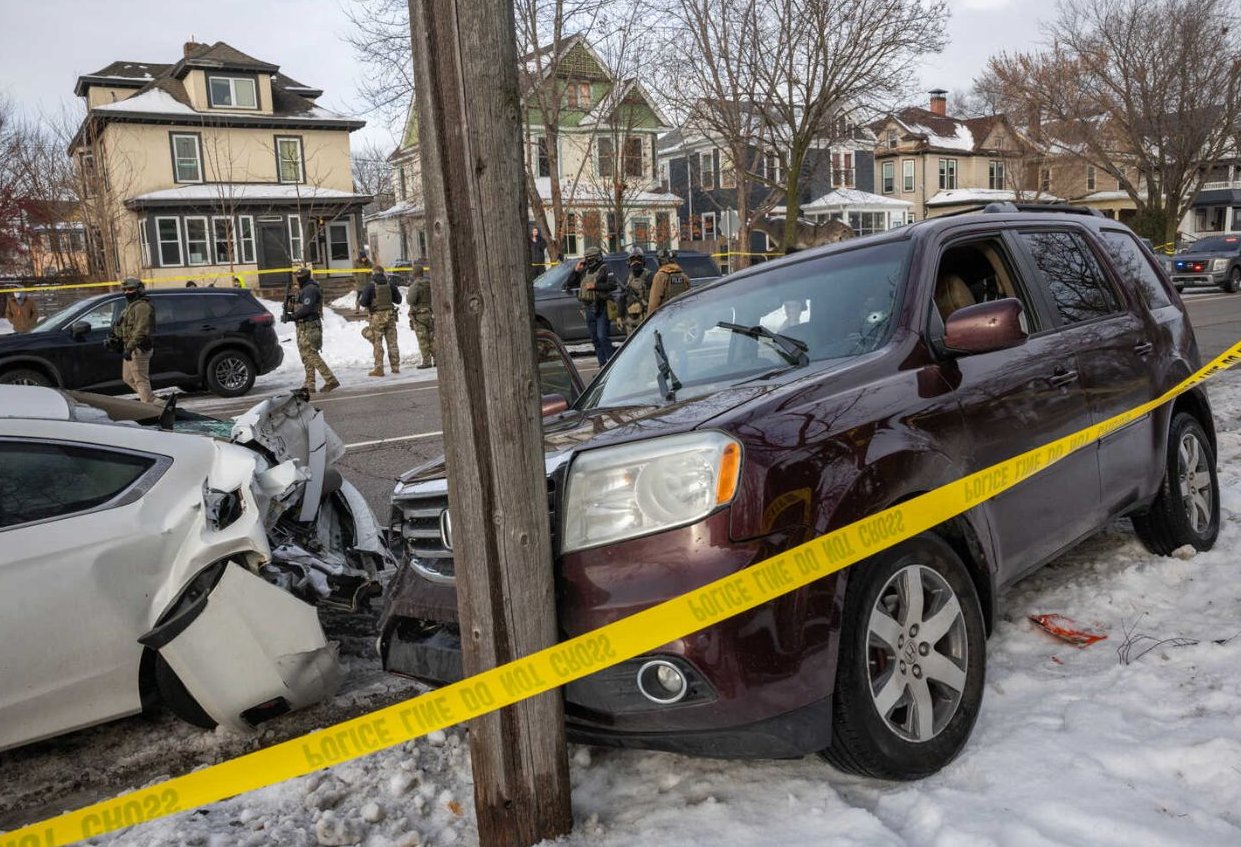 Así quedó el coche de Renee Nicole Good, luego de recibir varios impactos de arma de fuego
