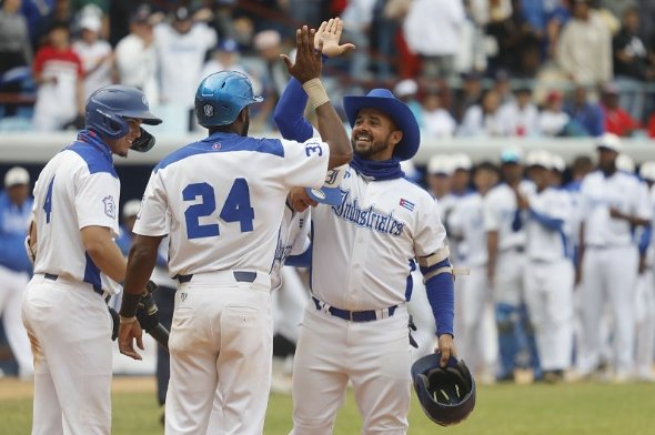 Industriales consiguió su primer triunfo ante Matanzas en las semifi nales de la Serie Nacional de Béisbol.