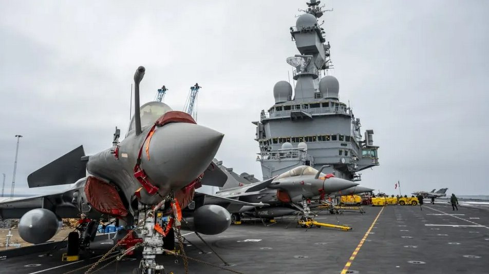 Aviones Rafaele en el portaviones francés Charles de Gaulle