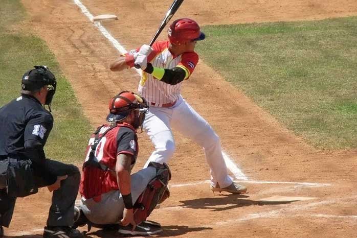 Los Cocodrilos comenzaron la temporada impetuosos al barrer en cuatro partidos a los Huracanes de Mayabeque.