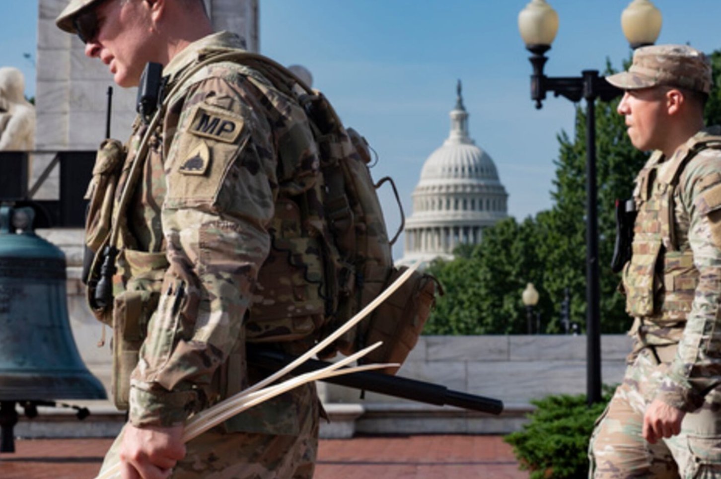 Las tropas de la Guardia Nacional han estado desplegadas en Washington desde finales del verano pasado, cuando el gobierno federal asumió «temporalmente» el control de las fuerzas del orden del Distrito de Columbia mediante una orden ejecutiva presidencial.