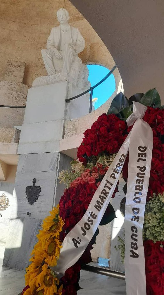 Homenaje a José Martí en cementerio Santa Ifigenia