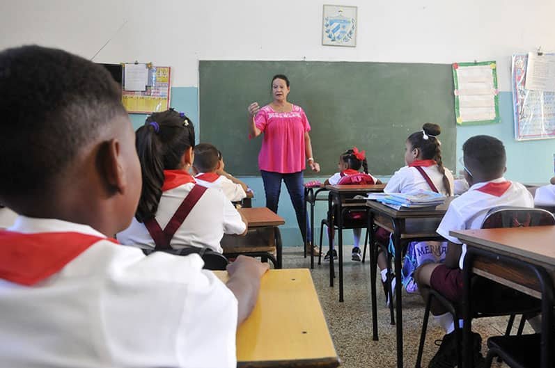 Las autoridades educacionales convocan a los claustros, familias y educandos a realizar un cierre del curso escolar con la alegría y la satisfacción habitual para esos espacios