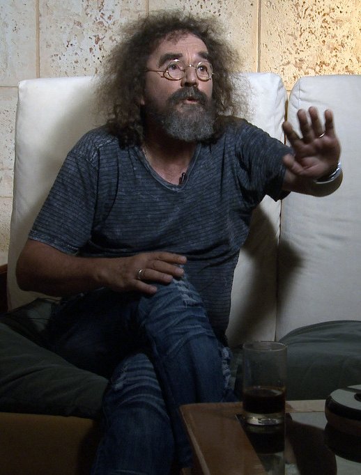 Moisés Rodríguez, o Roberto, como le llama cariñosamente todo su pueblo, es el más reciente Premio Nacional de Humor, otorgado en el año 2024, por su loable obra de toda la vida.