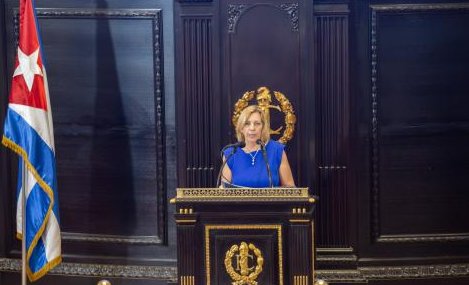 Viceministra de Relaciones Exteriores, Josefina Vidal Ferreiro en la Audiencia Pública Parlamentaria Cuba quiere paz