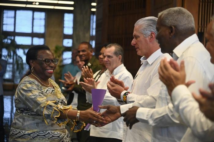 Este lunes se realizó el Acto Central por el Día de África, y que contó con la presencia del Primer Secretario del Comité Central del Partido Comunista de Cuba y Presidente de la República, Miguel Díaz-Canel Bermúdez.