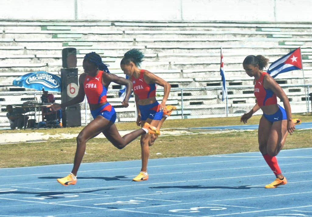 El hectómetro femenino fue una de las pruebas más atractivas de la pista