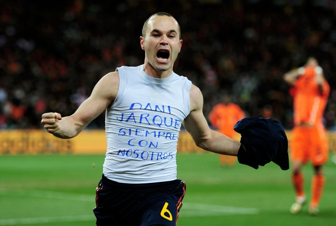 Andres Iniesta dedica su gol en la final del Mundial a su gran amigo Dani Jarque.