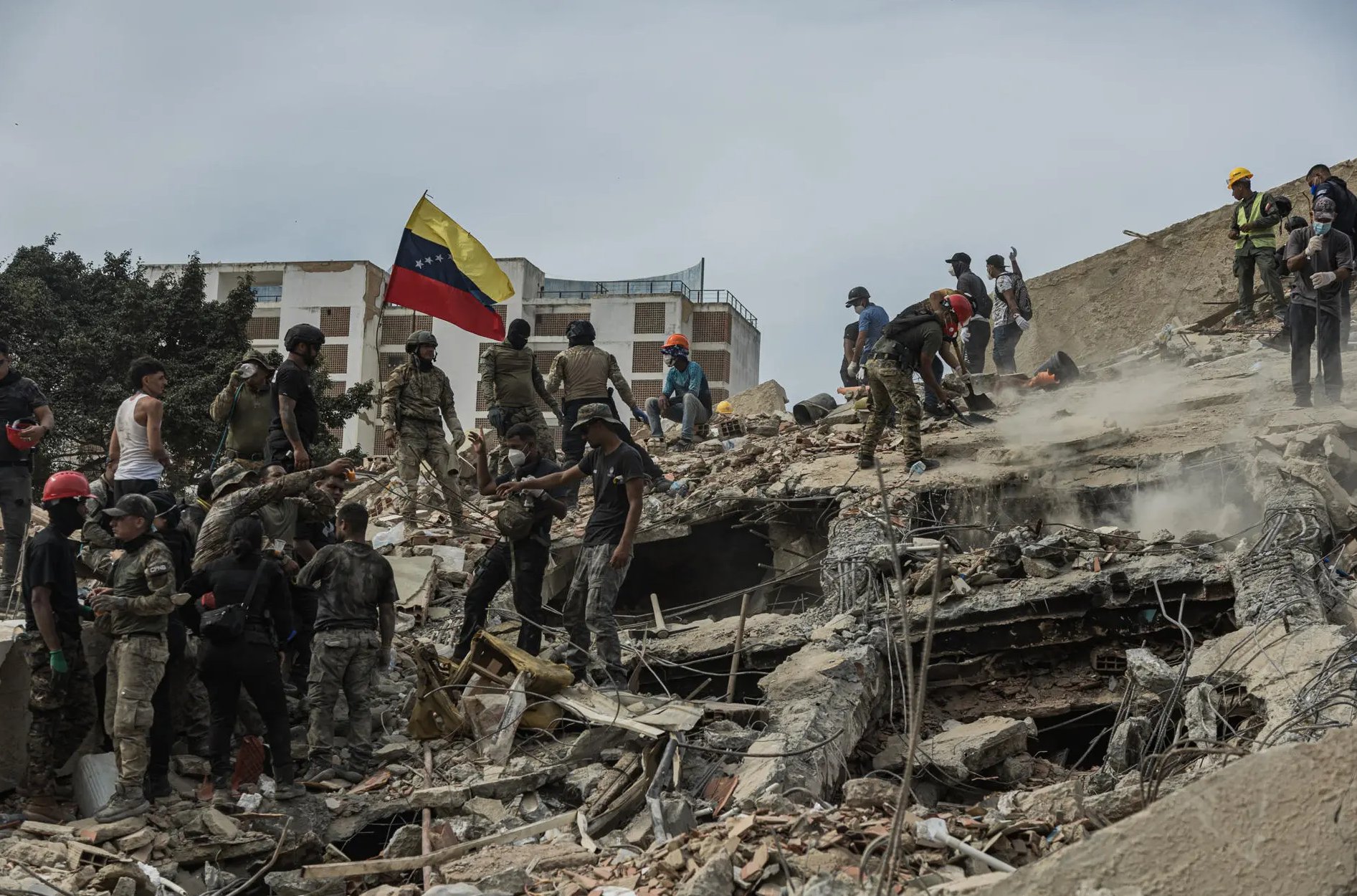 Rescatistas de 30 países se encuentran en Venezuela para apoyar búsqueda de sobrevivientes