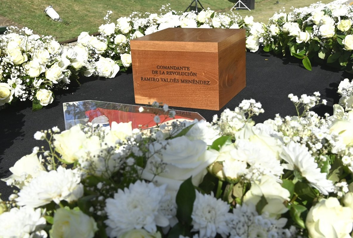 Ceremonia de Honores Militares e Inhumación de los restos mortales del Comandante de la Revolución Ramiro Valdés Menéndez.